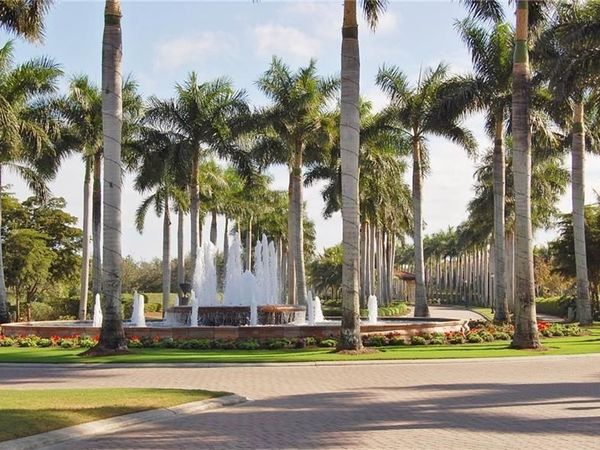 2738 Tiburon BLVD E, Unit B403, NAPLES, FL 34109