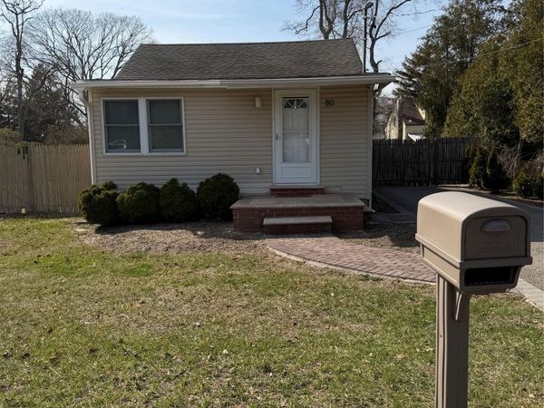 80 Earl Street , Deer Park, NY 11729