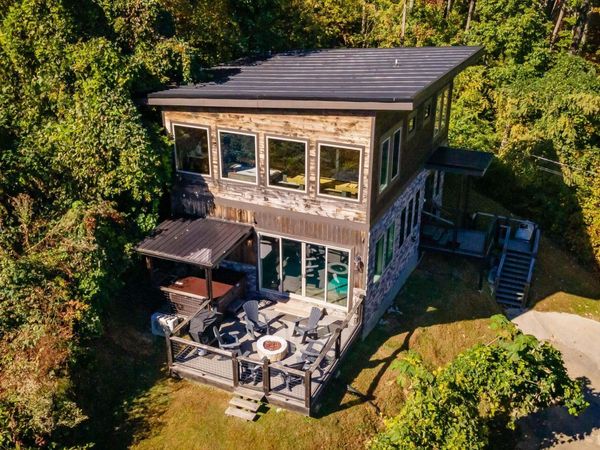 869 Chestnut Drive, Gatlinburg, TN 37738