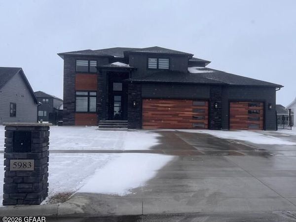 5983 SYLVIA Circle, Grand Forks, ND 58201