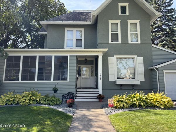 504 S 6TH Street , Grand Forks, ND 58201