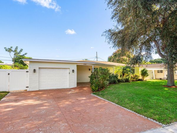 2100 NE 4th Avenue, Boca Raton, FL 33431