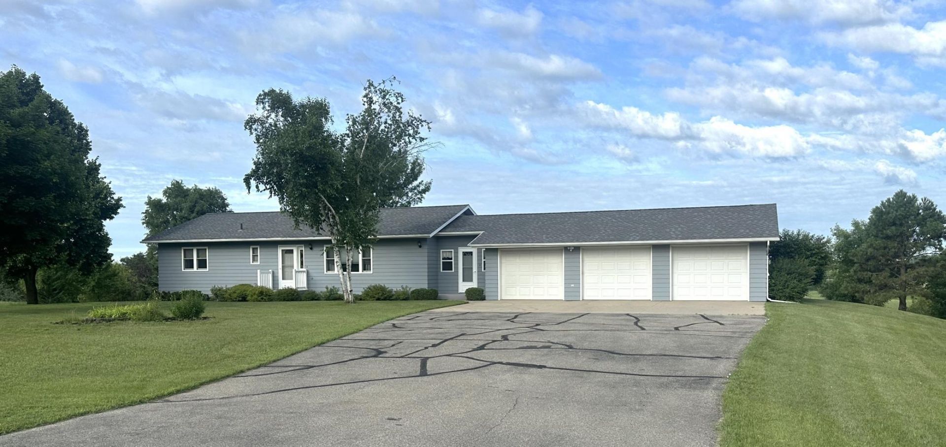 6049 Rolling Hills Drive SW, Montevideo, MN 56265