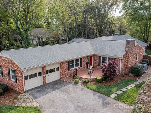 923 1st Street NE, Hickory, NC 28601