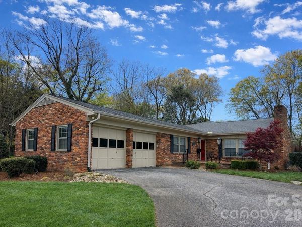 923 1st Street NE, Hickory, NC 28601