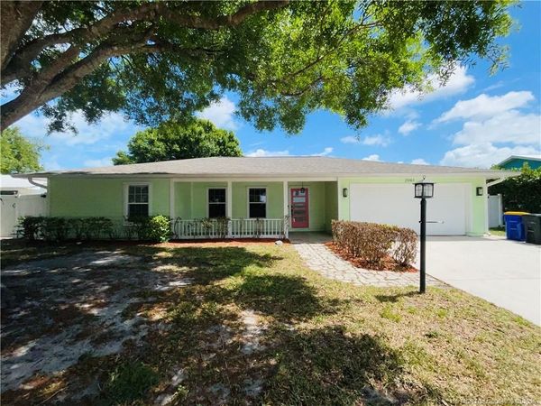 2061 NE Hoya Calle, Jensen Beach, FL 34957