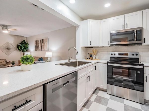 14818 WINDING CREEK COURT, TAMPA, FL 33613