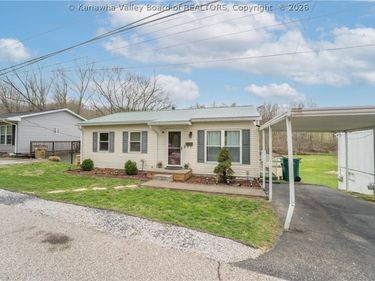 3 Surrey Drive, Hurricane, WV 25526