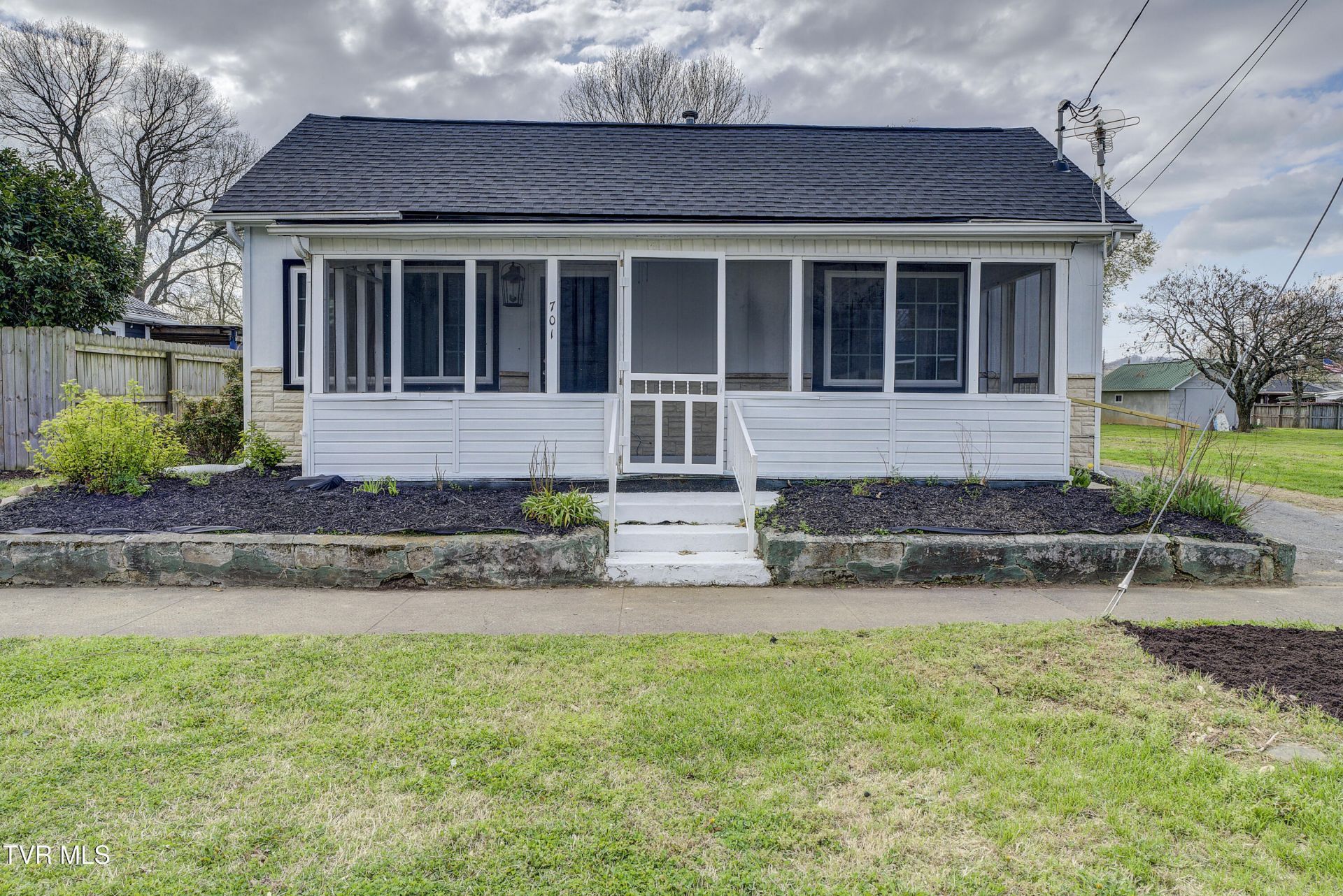 701 North Roan Street, Elizabethton, TN 37643 Main Photo