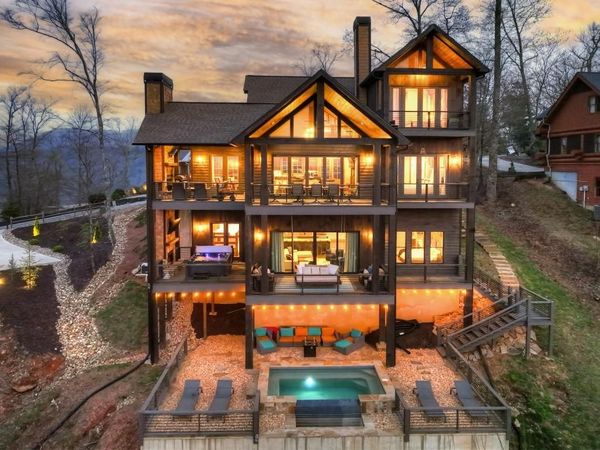 472 Overlook Drive, Blue Ridge, GA 30513