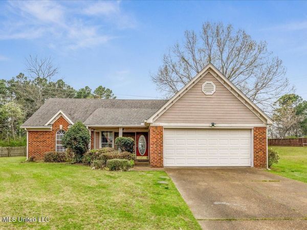 9002 Lakeside Cove, Olive Branch, MS 38654