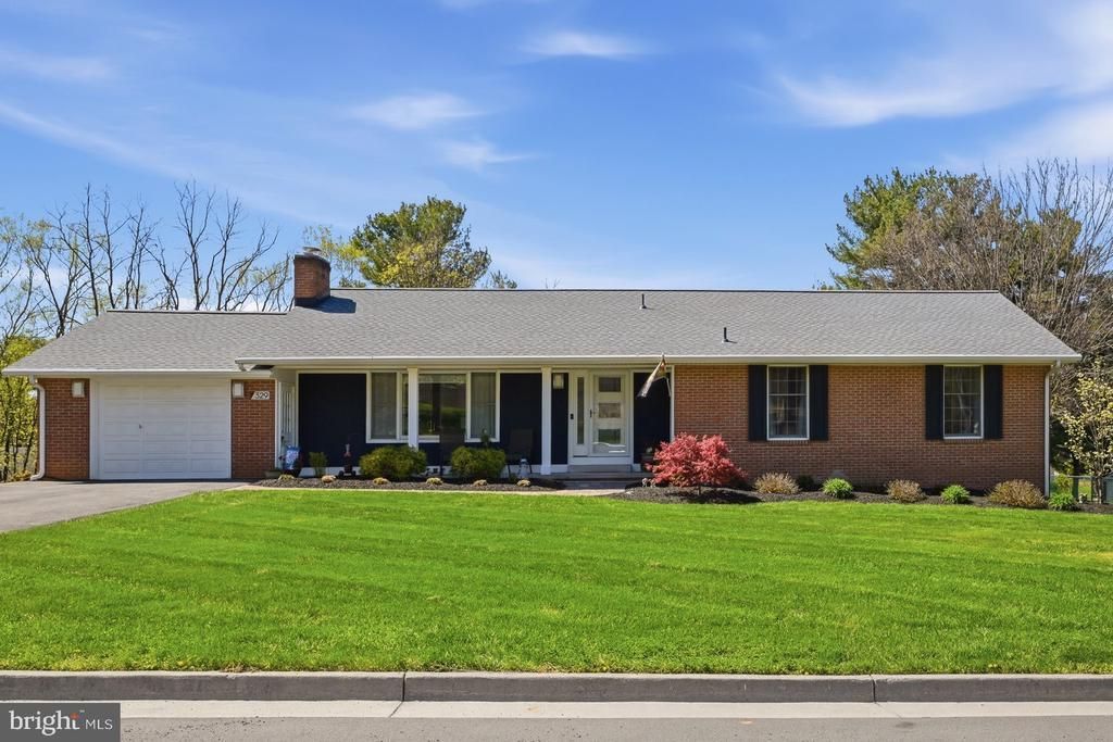 329 Wood Avenue, Winchester, VA 22601 Main Photo