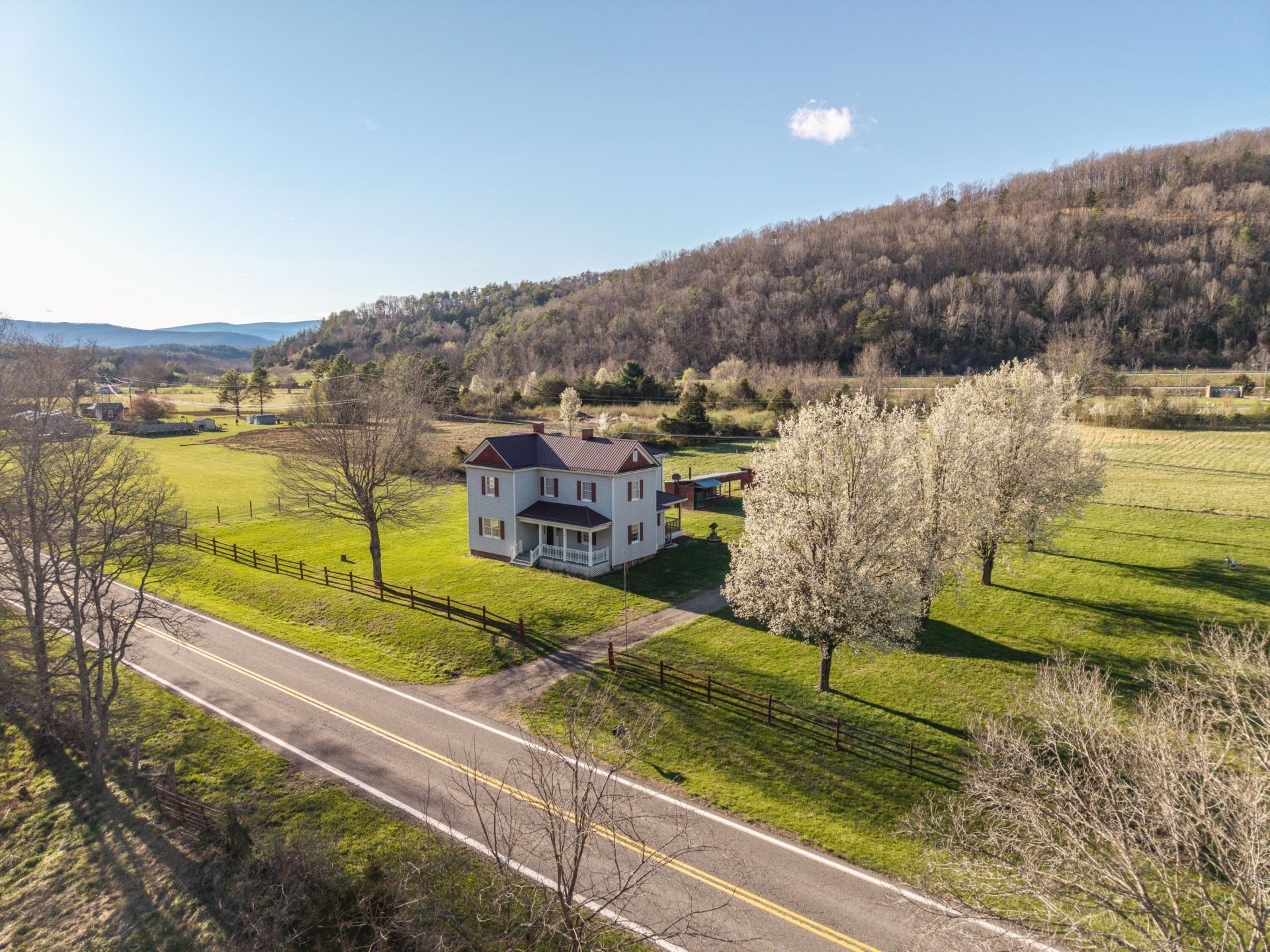 4908 Longdale Furnace Rd, Clifton Forge, VA 24422