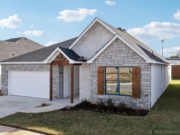 9712 E 132nd Street, Bixby, OK 74008