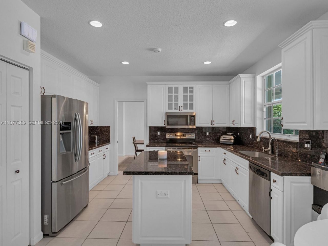 4400 Fox Ridge Dr, Weston, FL 33331 Photo