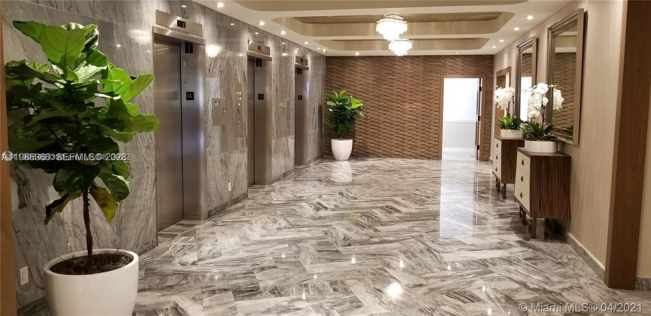5401 Collins Ave, Unit 320, Miami Beach, FL 33140 Photo