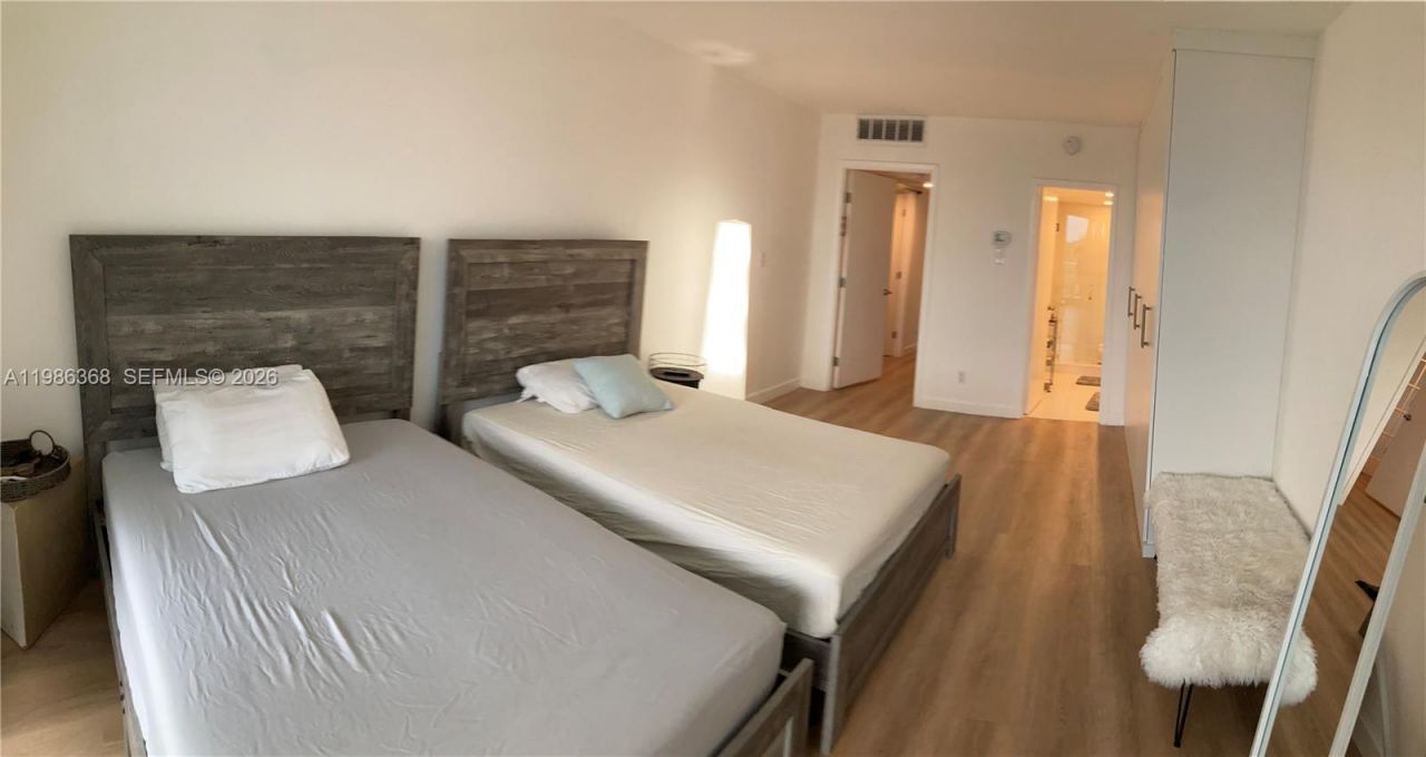 5401 Collins Ave, Unit 320, Miami Beach, FL 33140 Photo
