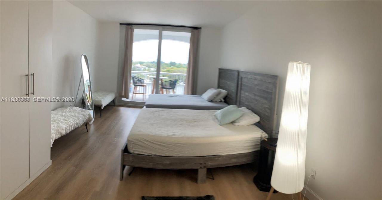 5401 Collins Ave, Unit 320, Miami Beach, FL 33140 Photo