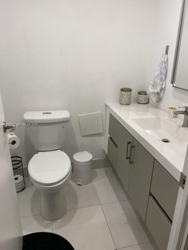 5401 Collins Ave, Unit 320, Miami Beach, FL 33140 Photo