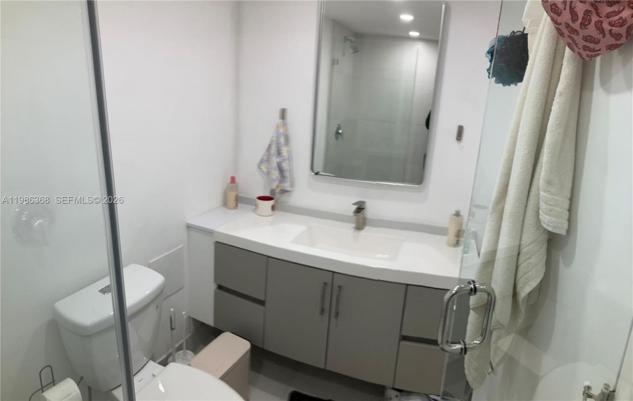 5401 Collins Ave, Unit 320, Miami Beach, FL 33140 Photo