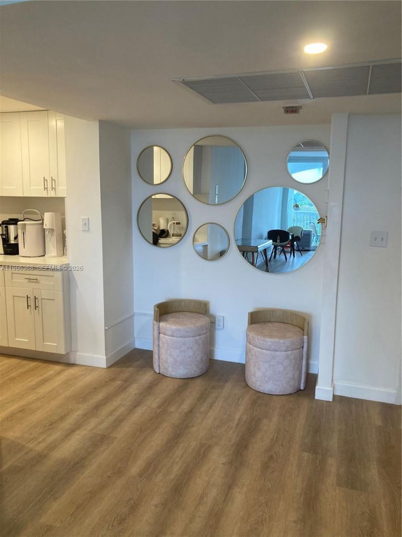 5401 Collins Ave, Unit 320, Miami Beach, FL 33140 Photo
