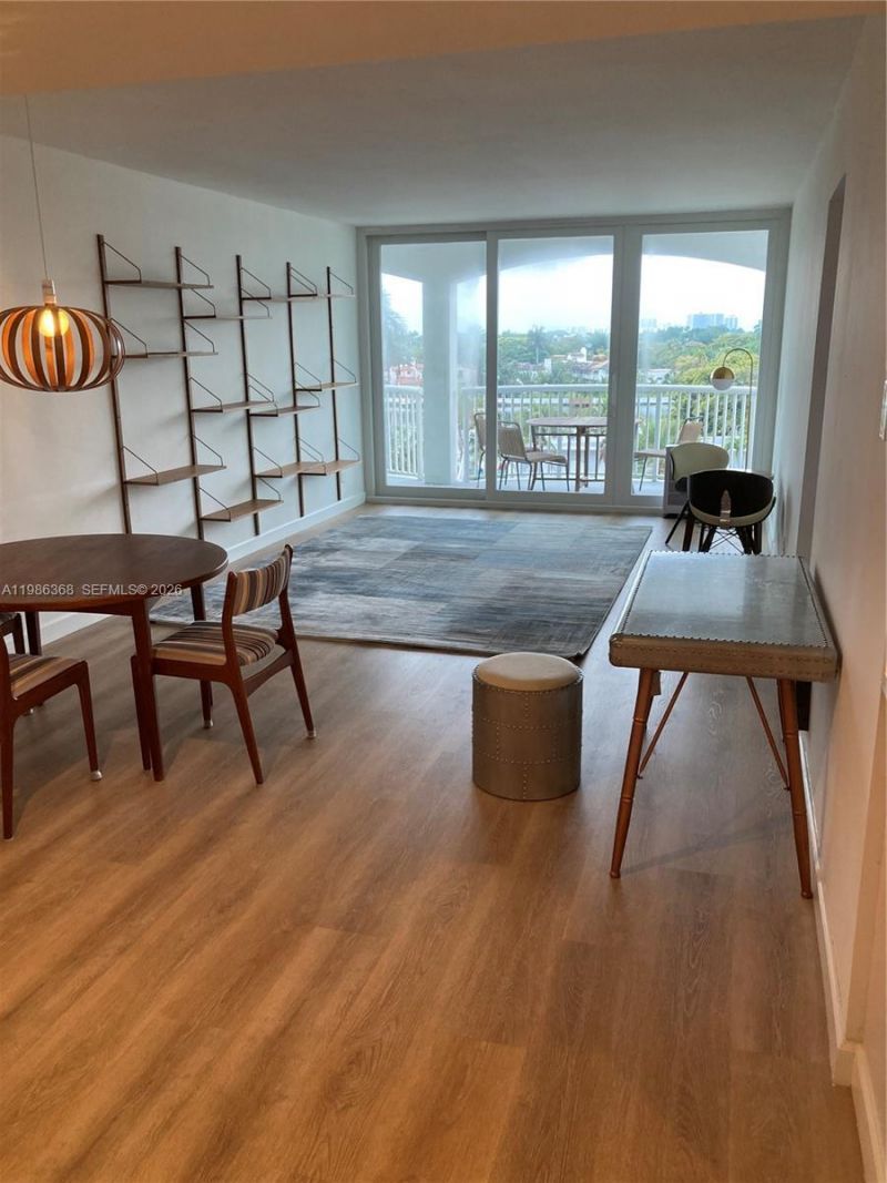 5401 Collins Ave, Unit 320, Miami Beach, FL 33140 Photo