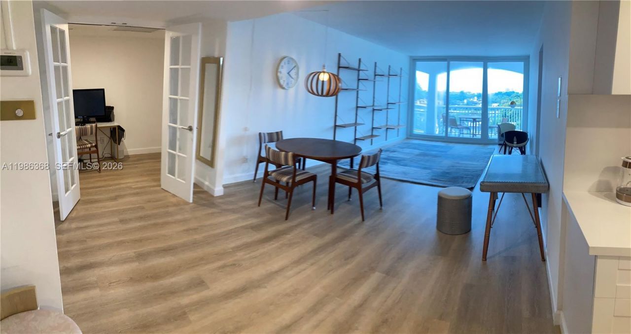 5401 Collins Ave, Unit 320, Miami Beach, FL 33140 Photo
