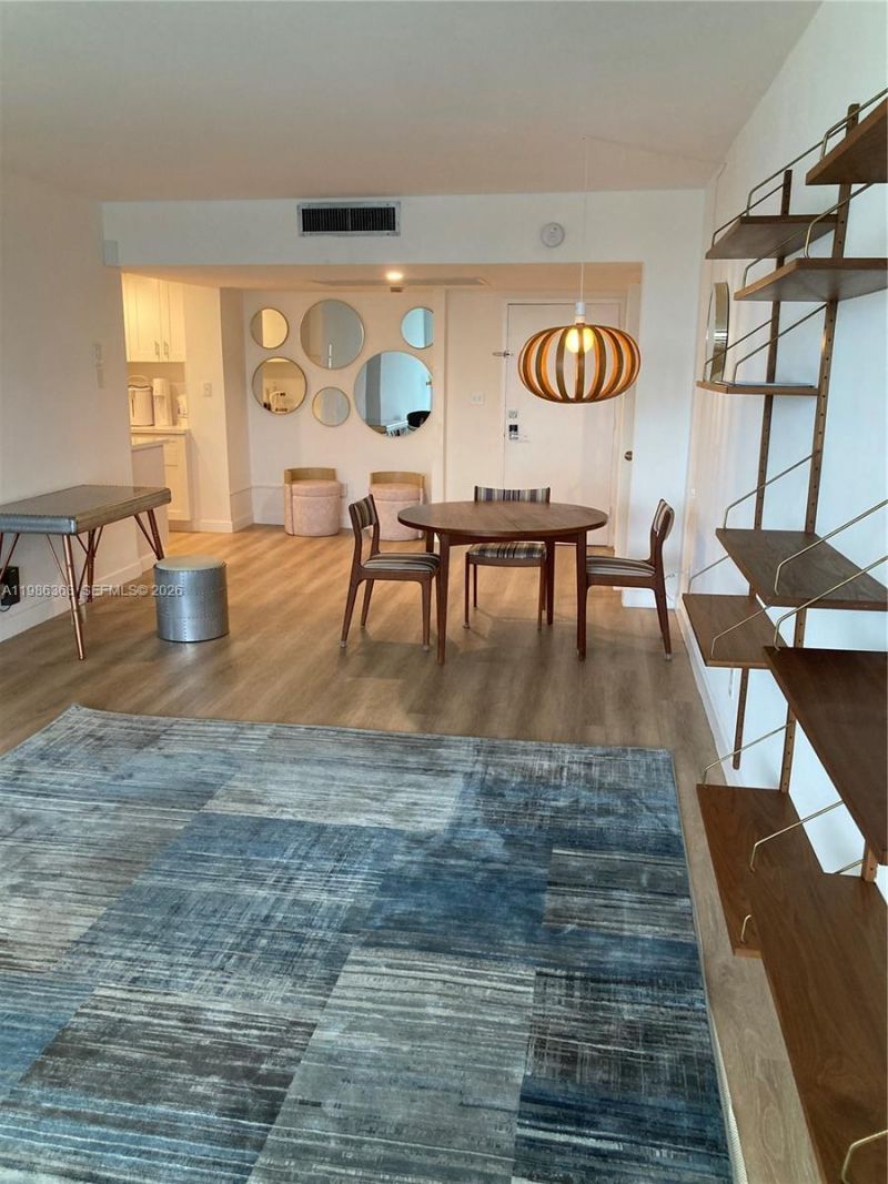 5401 Collins Ave, Unit 320, Miami Beach, FL 33140 Photo