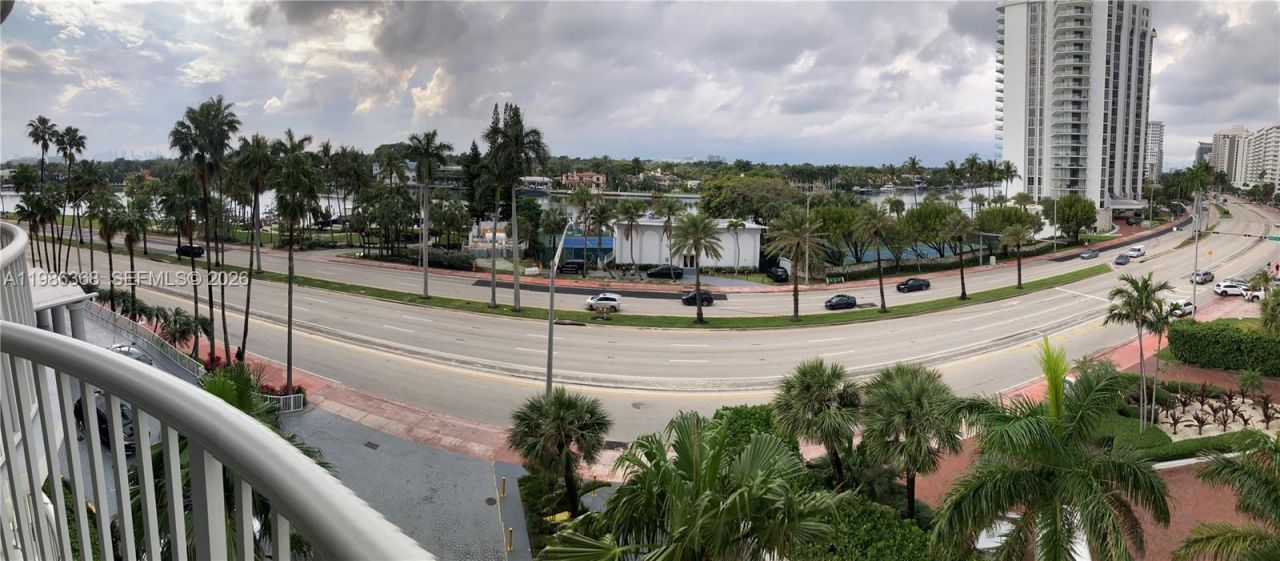 5401 Collins Ave, Unit 320, Miami Beach, FL 33140 Photo