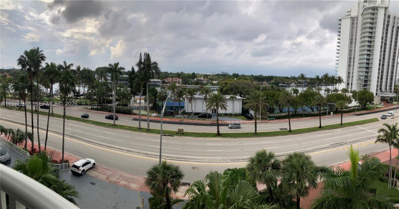 5401 Collins Ave, Unit 320, Miami Beach, FL 33140 Photo