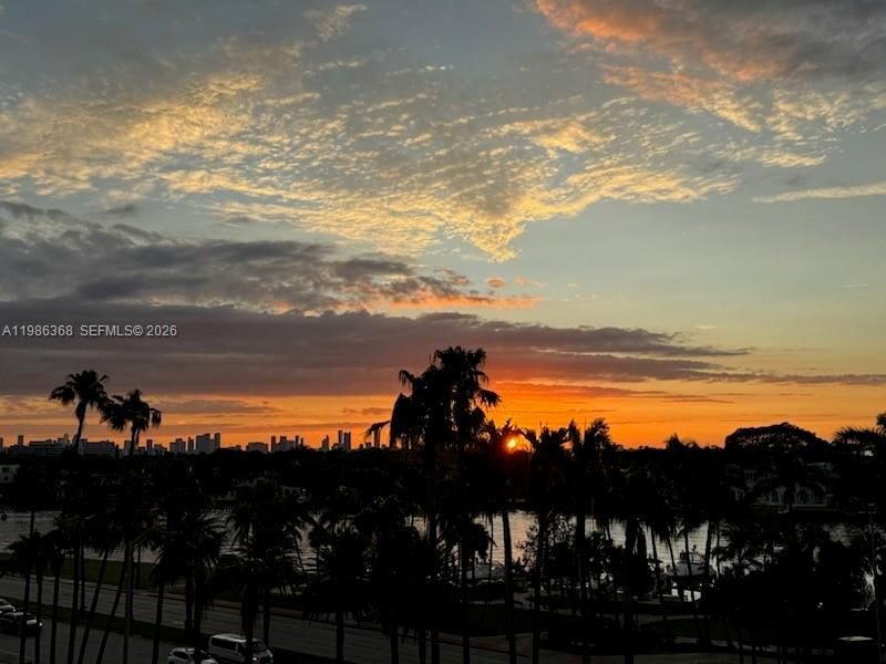 5401 Collins Ave, Unit 320, Miami Beach, FL 33140 Photo