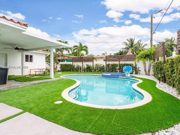 1040 N Royal Poinciana Blvd , Miami Springs, FL 33166