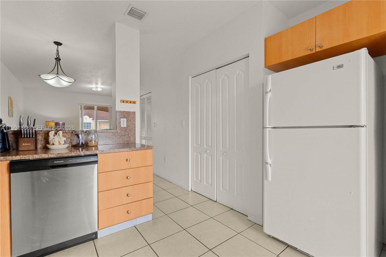 317 E 3rd St , Unit 201, Hialeah, FL 33010 Photo