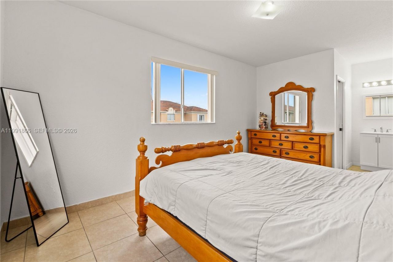 317 E 3rd St , Unit 201, Hialeah, FL 33010 Photo