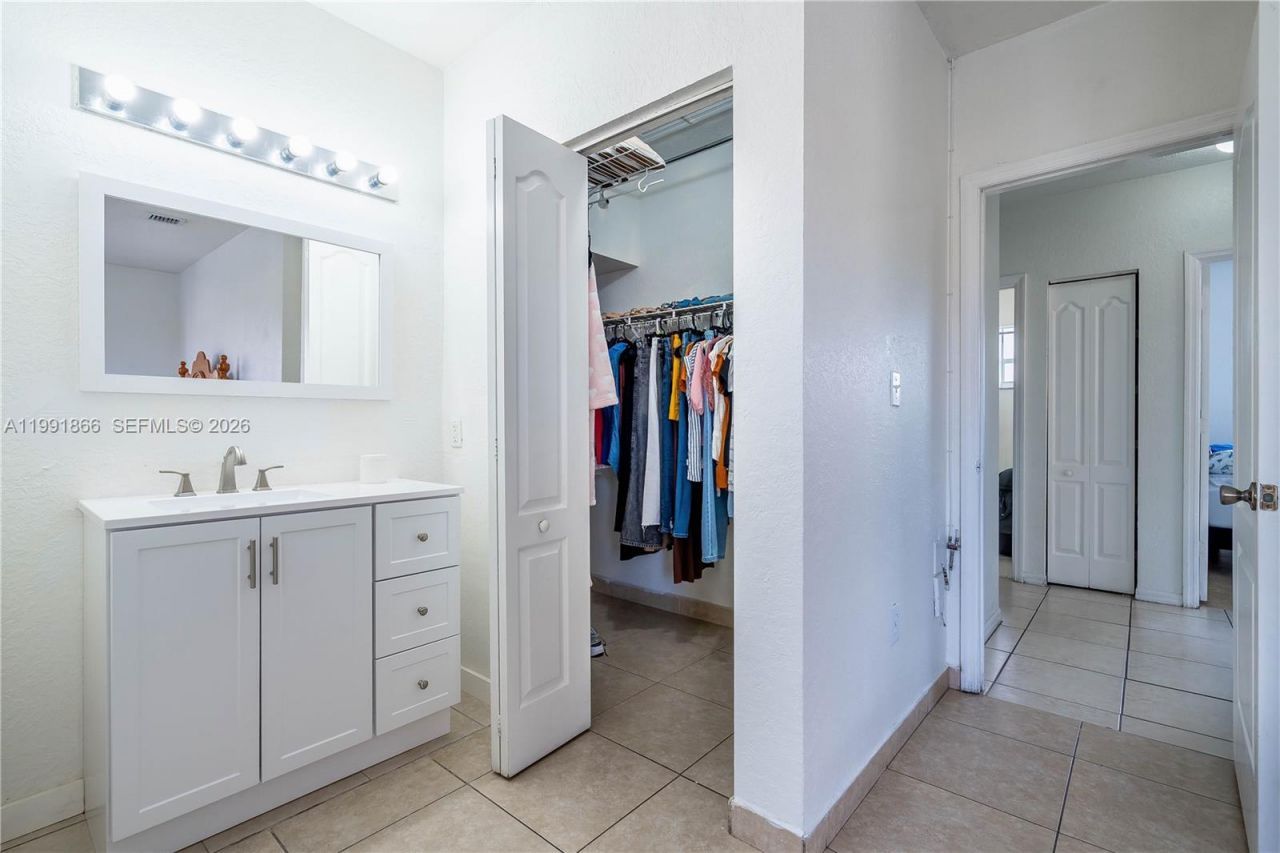 317 E 3rd St , Unit 201, Hialeah, FL 33010 Photo