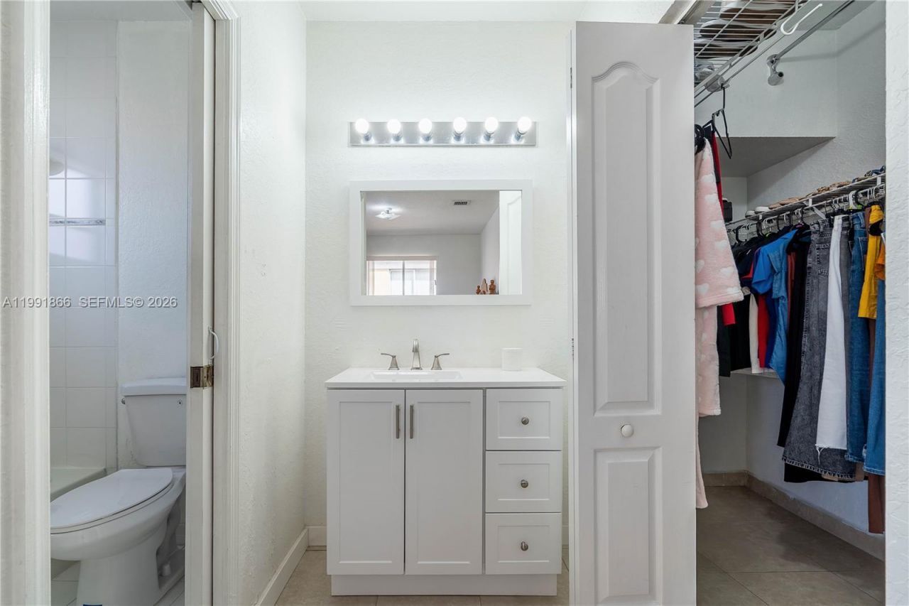 317 E 3rd St , Unit 201, Hialeah, FL 33010 Photo