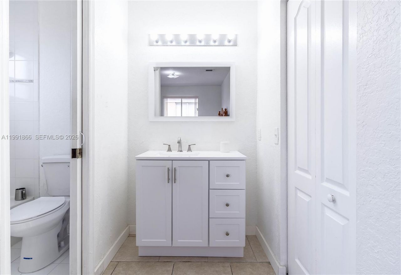 317 E 3rd St , Unit 201, Hialeah, FL 33010 Photo