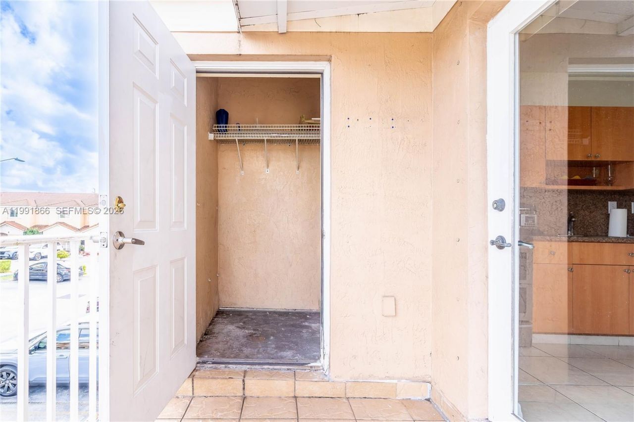 317 E 3rd St , Unit 201, Hialeah, FL 33010 Photo