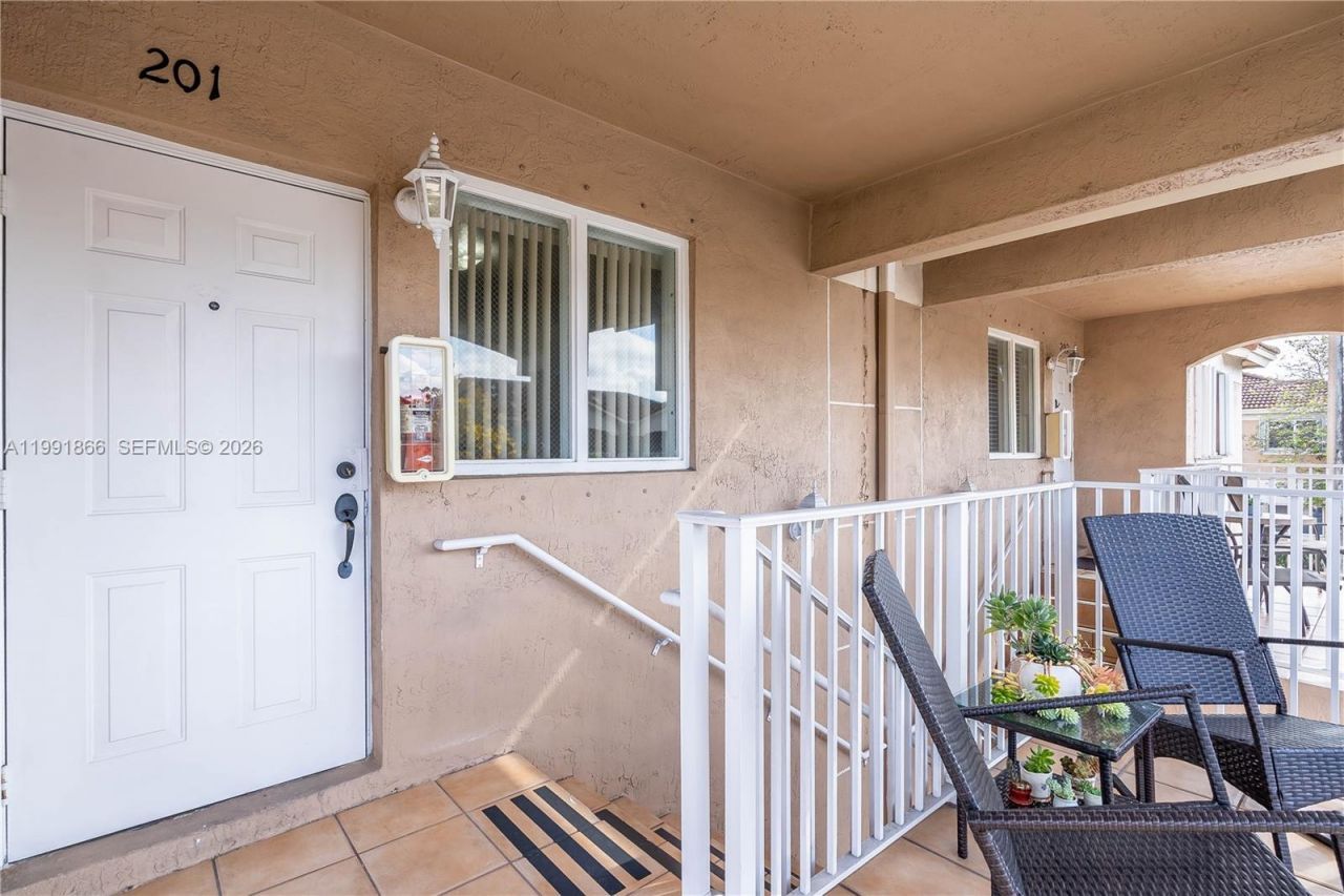 317 E 3rd St , Unit 201, Hialeah, FL 33010 Photo