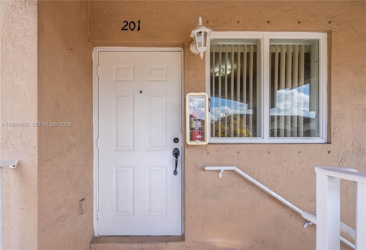 317 E 3rd St , Unit 201, Hialeah, FL 33010 Photo