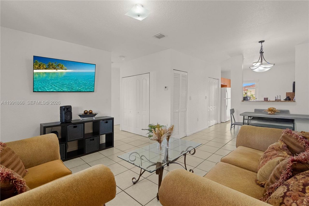 317 E 3rd St , Unit 201, Hialeah, FL 33010 Photo