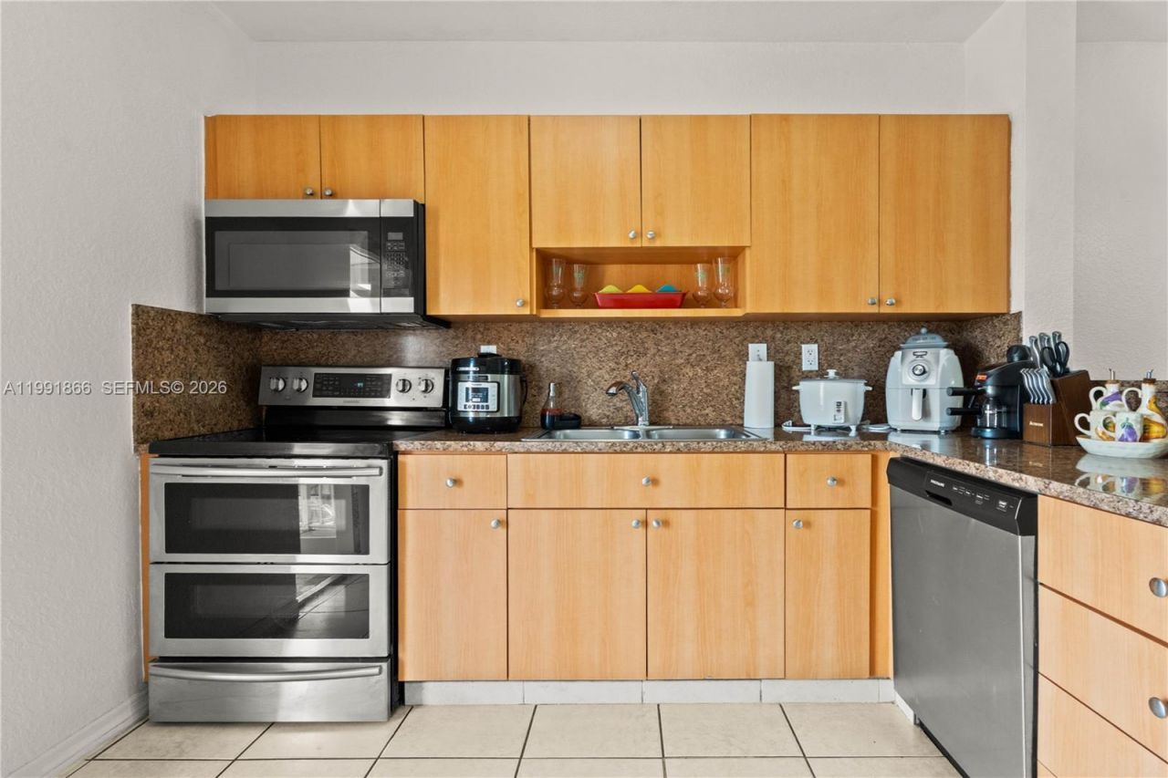 317 E 3rd St , Unit 201, Hialeah, FL 33010 Photo