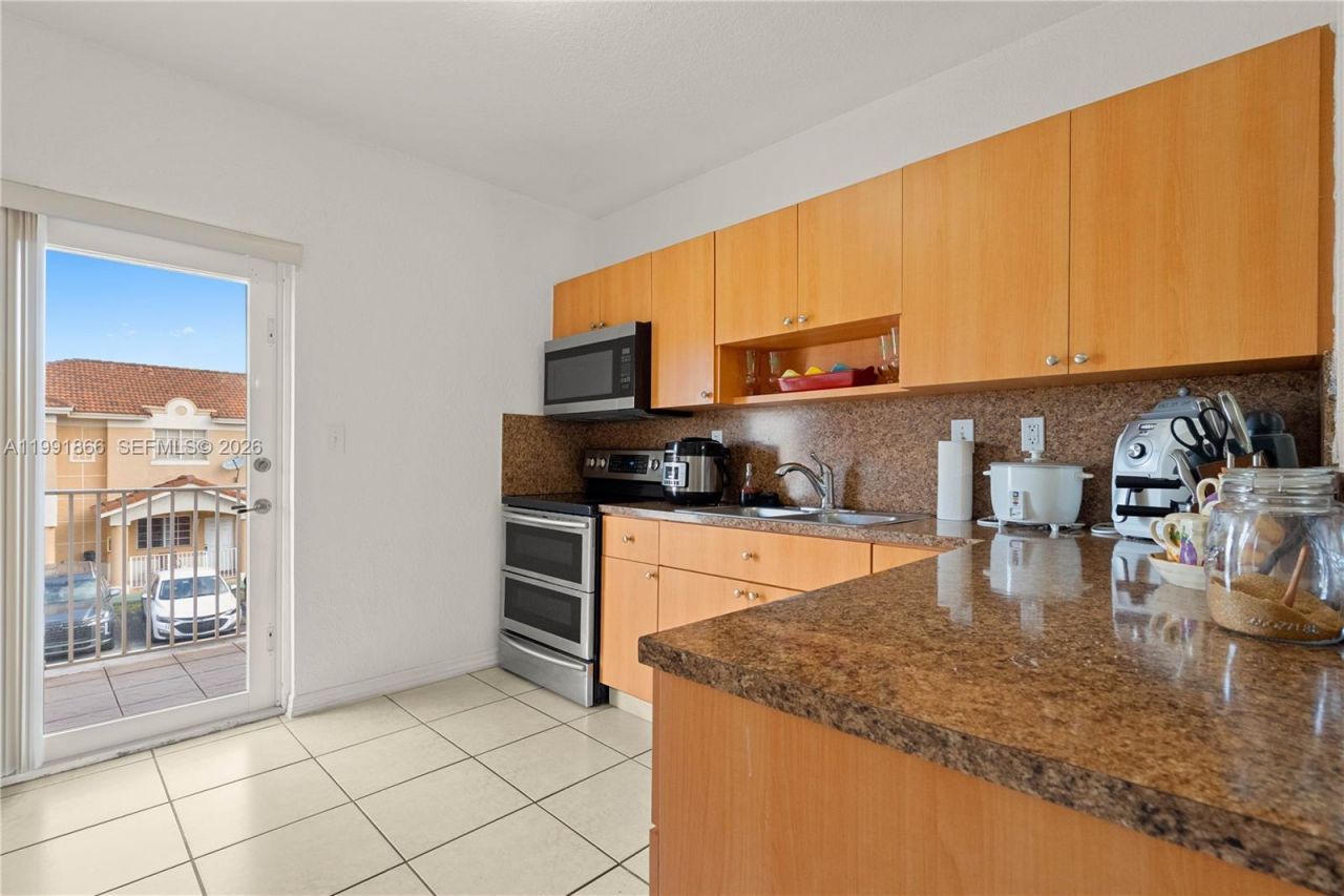 317 E 3rd St , Unit 201, Hialeah, FL 33010 Photo