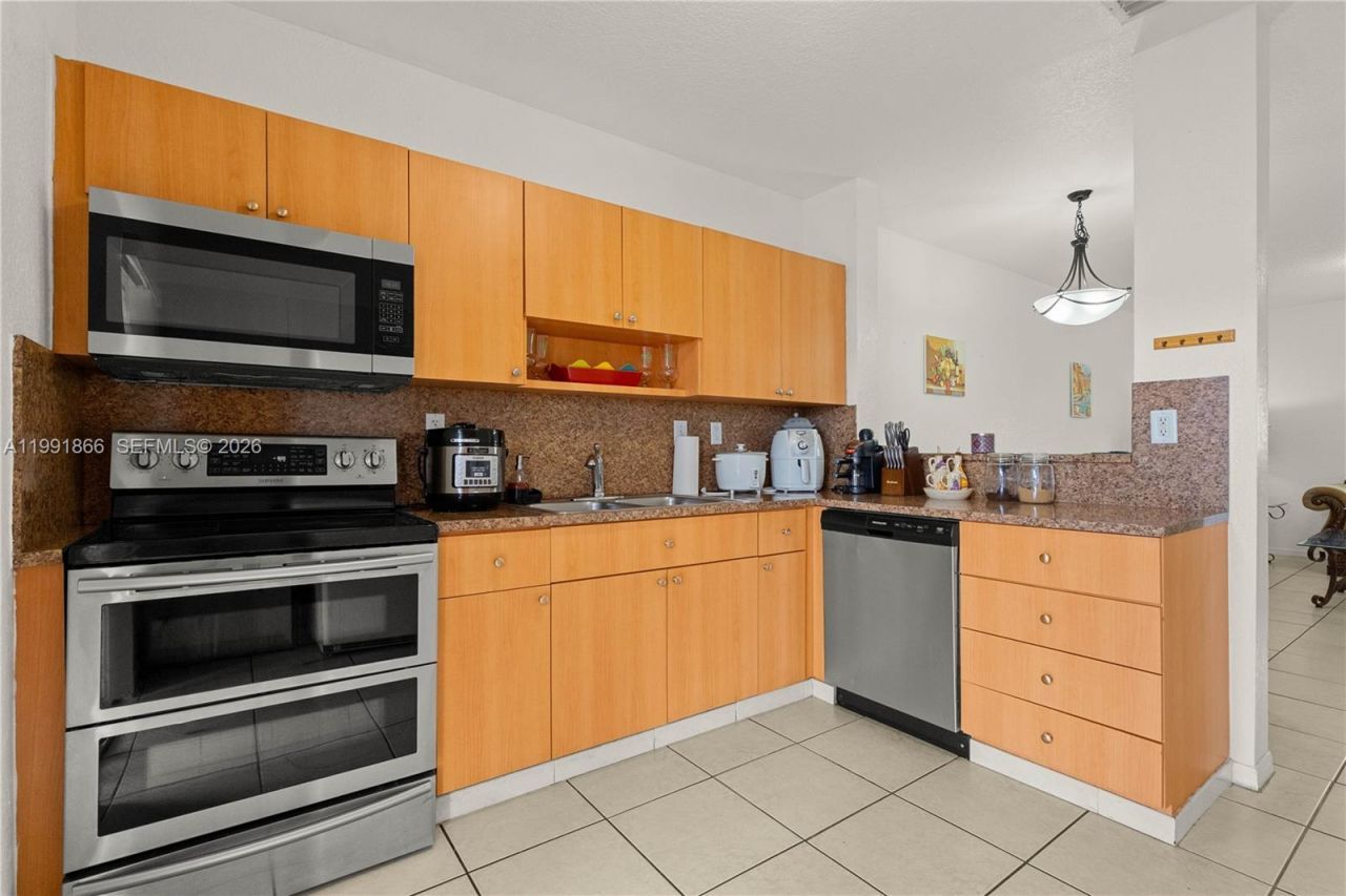 317 E 3rd St , Unit 201, Hialeah, FL 33010 Photo