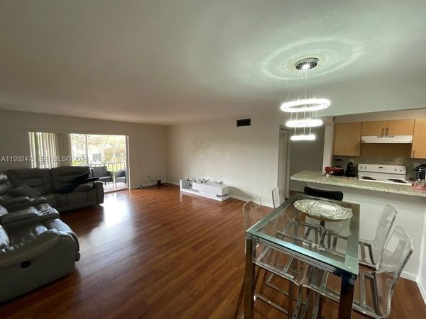 10357 N Kendall Dr , Unit DD8, Miami, FL 33176