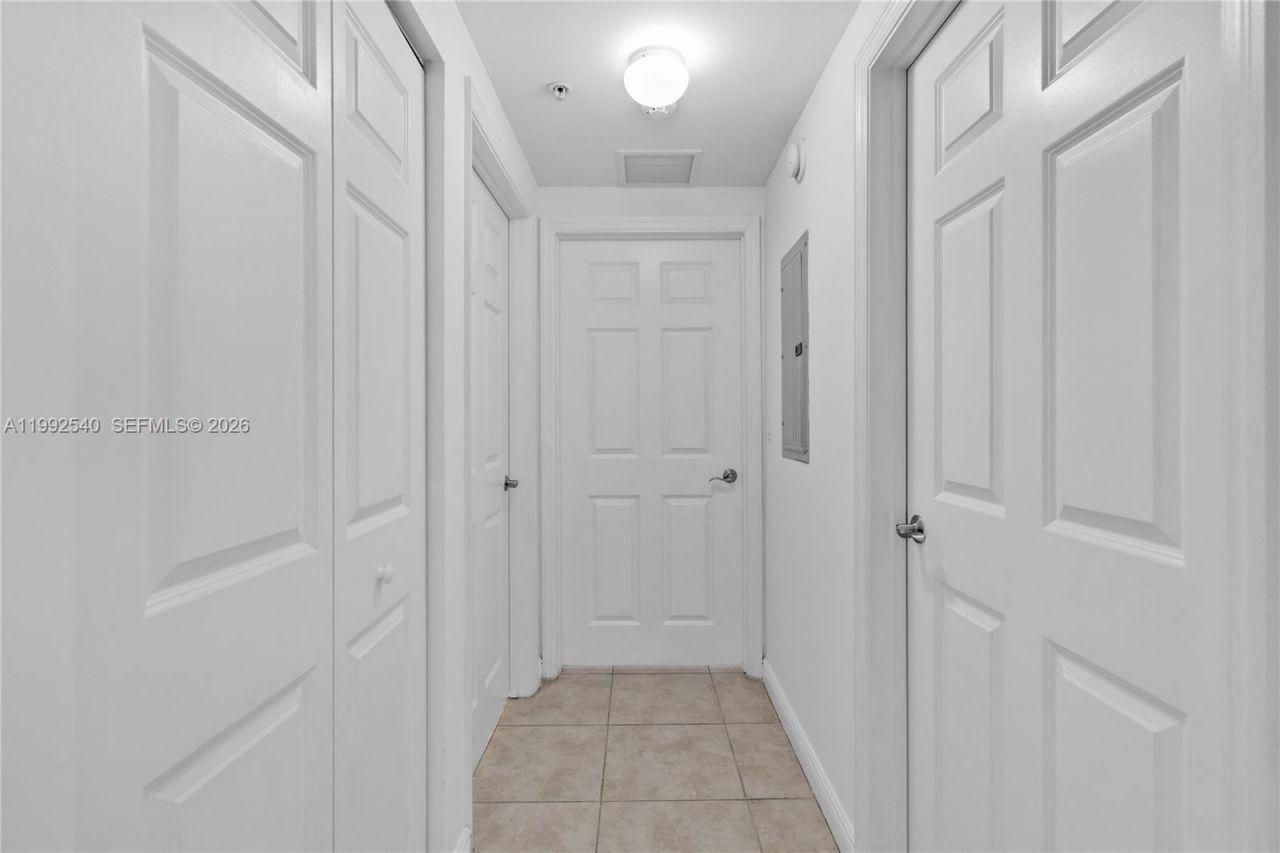 888 S Douglas Rd , Unit 807, Coral Gables, FL 33134 Photo