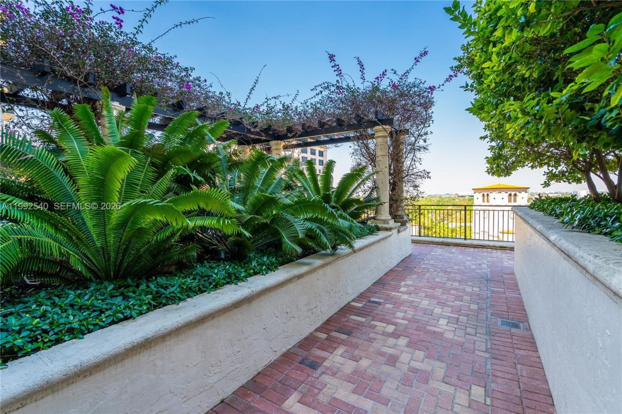 888 S Douglas Rd , Unit 807, Coral Gables, FL 33134 Photo