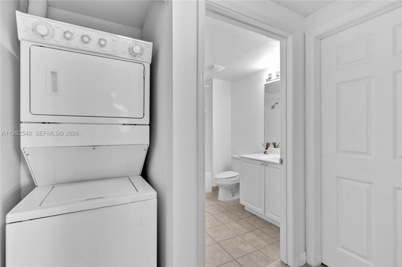 888 S Douglas Rd , Unit 807, Coral Gables, FL 33134 Photo