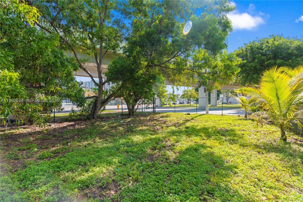 216 NW 11th St, Miami, FL 33136 Photo