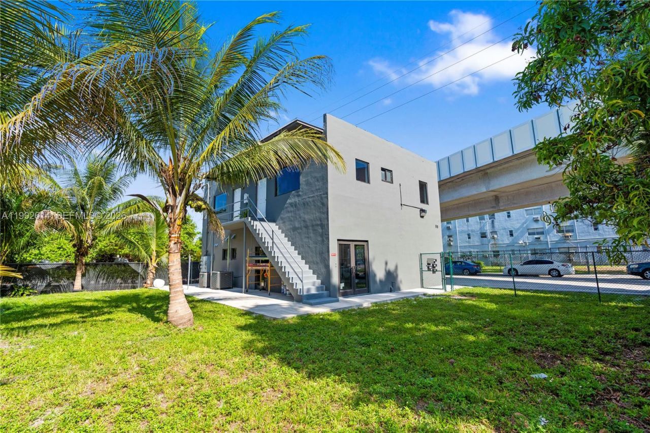 216 NW 11th St, Miami, FL 33136 Photo